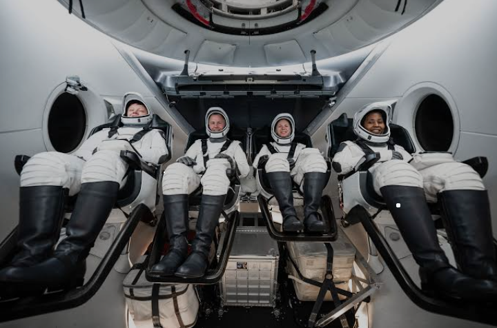 SpaceX Plans to Depressurize Spacecraft with Astronauts Onboard for Upcoming Mission 1 Screenshot 20240827 0906452