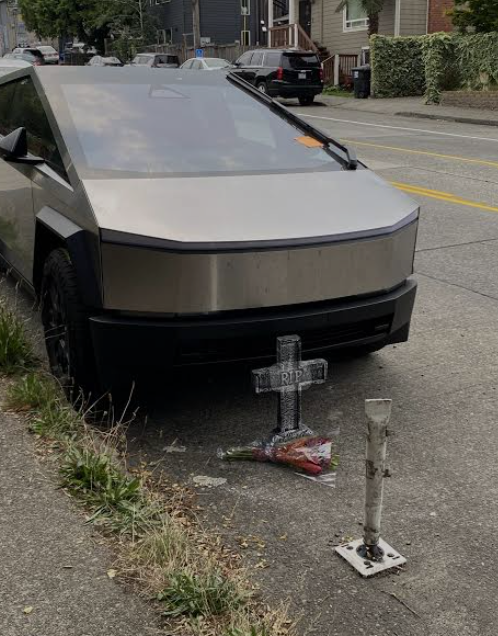Seattle's Abandoned Cybertruck Becomes Unexpected Tourist Attraction 1 Screenshot 20240910 0810562