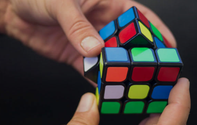Teenager Invents Advanced Robot to Solve Rubik’s Cube 1 Screenshot 20240913 2033242