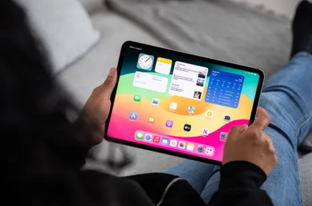 Apple's Foldable Future: A Giant Leap for iPads 1 Screenshot 20241215 2136052