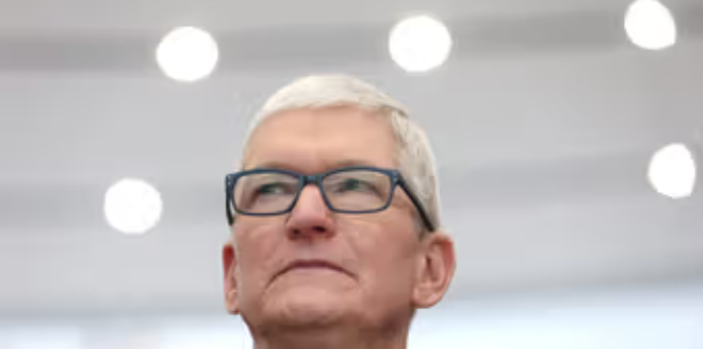 Tim Cook's Vision Pro: A Stumbling Start, But Is the Future Still Bright? 1 Screenshot 20241231 2135452