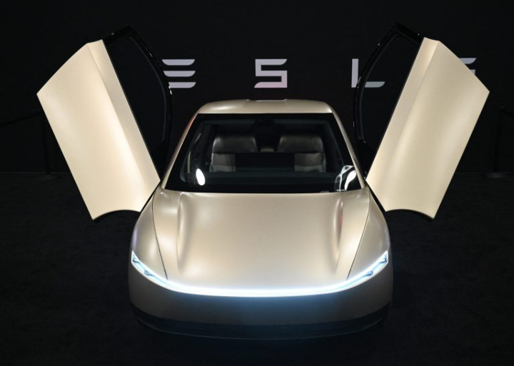 Uber CEO Reveals Tesla Robotaxi Strategy: Musk's Solo Vision & the Future of Autonomous Ride-Sharing 1 Screenshot 20250223 1720402