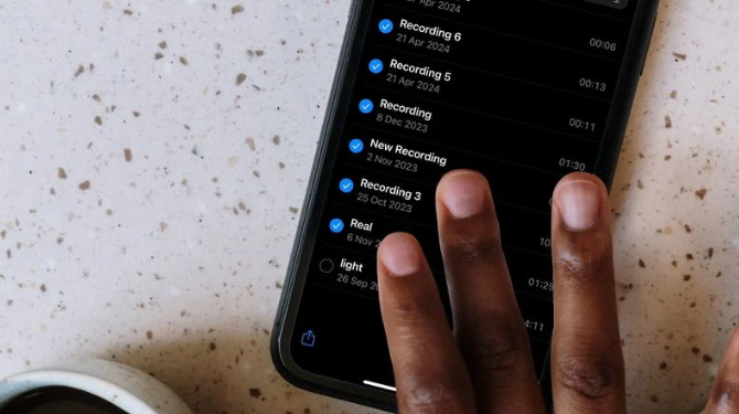 How to Use the Two-Finger Drag Gesture to Select Multiple Items on Your iPhone 1 Screenshot 20250411 2118042