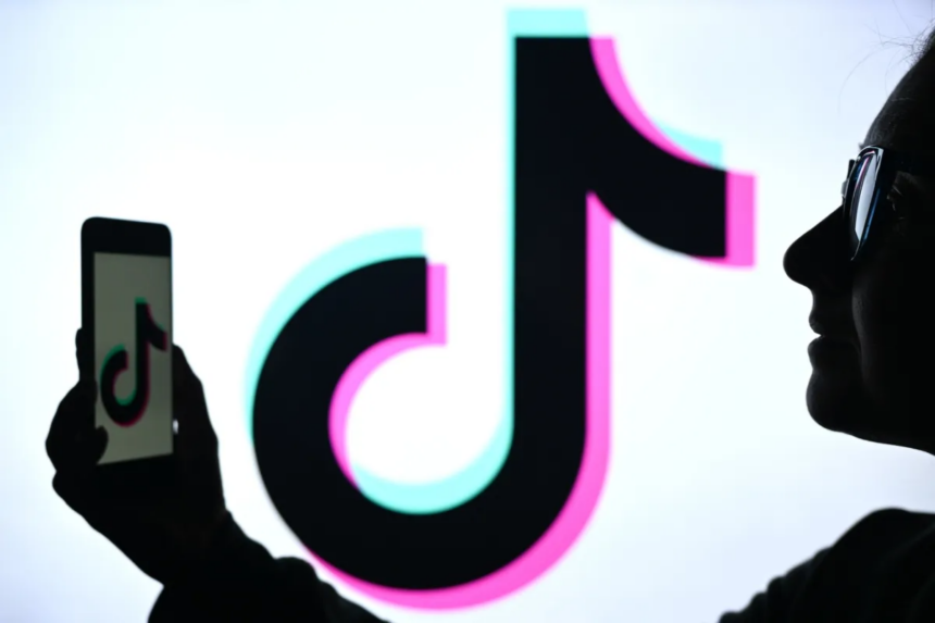 TikTok vs. Google Maps: Exploring Reviews in Comments 1 blogger image H4JwHO1W5k