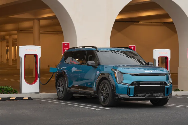 Kia EVs Now Compatible with Tesla Superchargers 1 blogger image bDbzspZJYo
