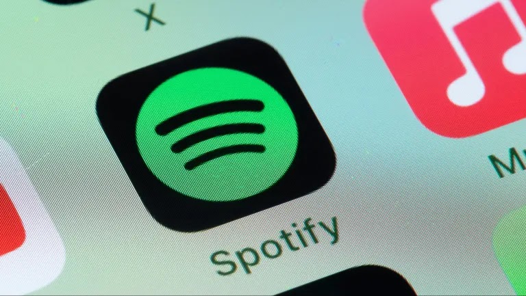 Spotify Podcast Play Counts Update Sparks Debate 1 blogger image AgZAV0DiXB
