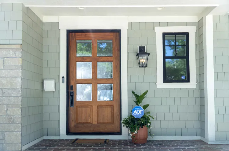 Yale’s New Smart Lock Disarms ADT Security with Fingerprint Access 1 blogger image NUQcpHIZLF