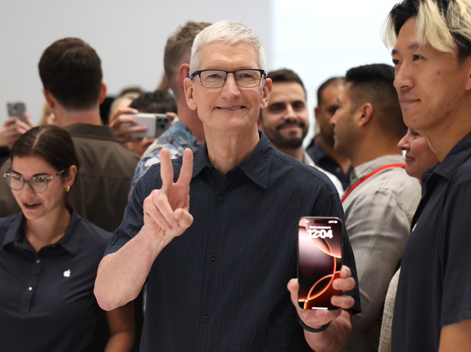 WWDC 2025 Preview: Major iOS Redesign, New Naming & AI Updates 1 blogger image qOiruKhDHA