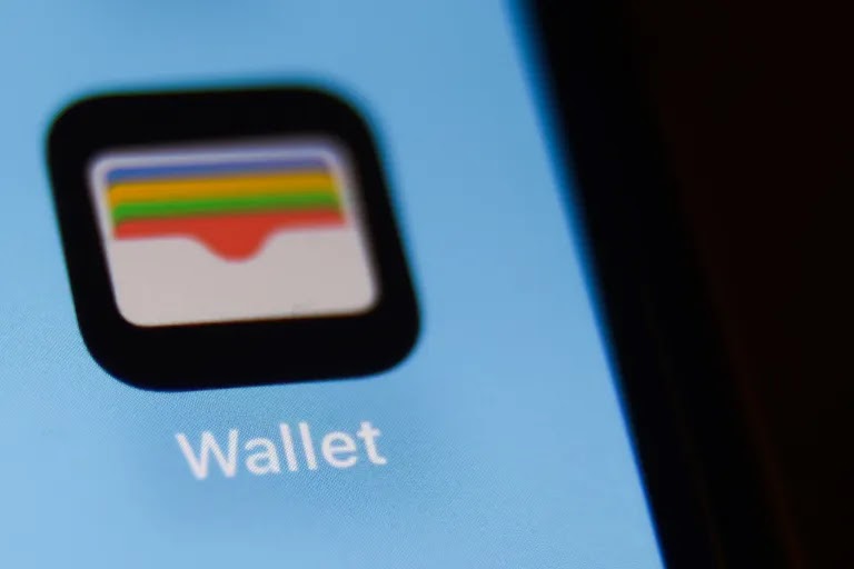 Apple Wallet Ad for F1 Movie Sparks Backlash from iPhone Users 1 blogger image zoli98fcJ3