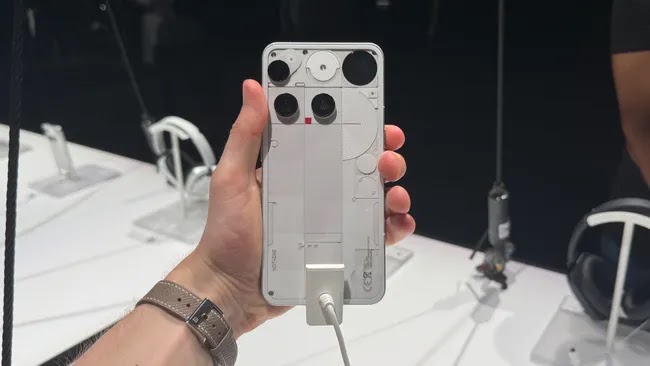 Why the Nothing Phone 3 Uses Snapdragon 8s Gen 4 — Not the Elite 1 blogger image MLURZsROoQ