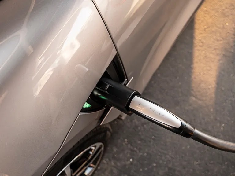 Lucid Air EVs to Access Tesla Superchargers—But at Slower Speeds 1 blogger image gsPKseneei
