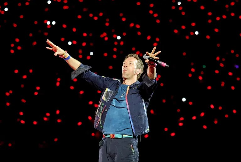 Astronomer CEO Resigns After Viral Coldplay Concert Kiss Cam Scandal 1 blogger image onWkTUXHTl