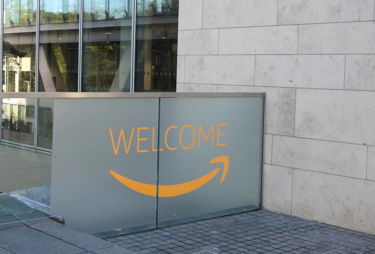 Amazon to Cut 14,000 Corporate Jobs 1 blogger image wQOMGlXeMT