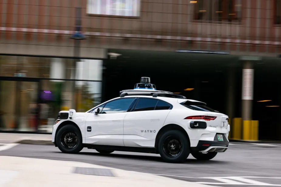 Waymo To Issue Software Recall Over How Robotaxis Behave Around School Buses 1 blogger image cMVXYGhzI6