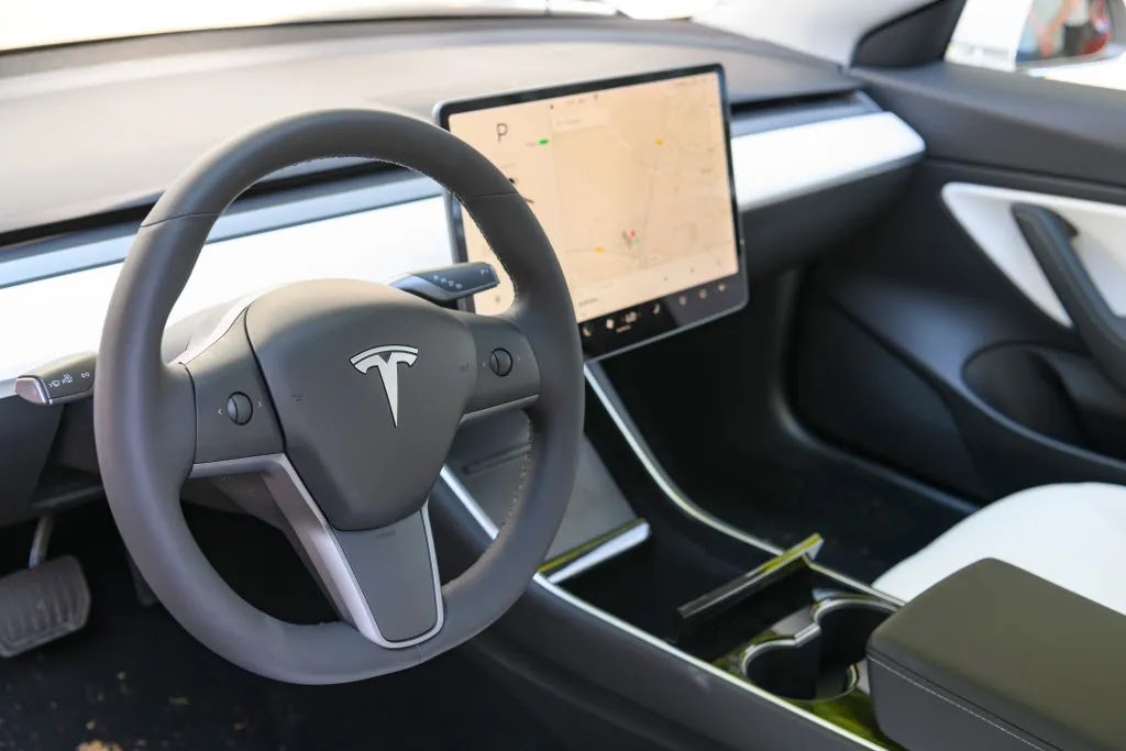Tesla Will Only Offer Subscriptions for Full Self-Driving (Supervised) Going Forward 1 blogger image 2nUYUZq2w0