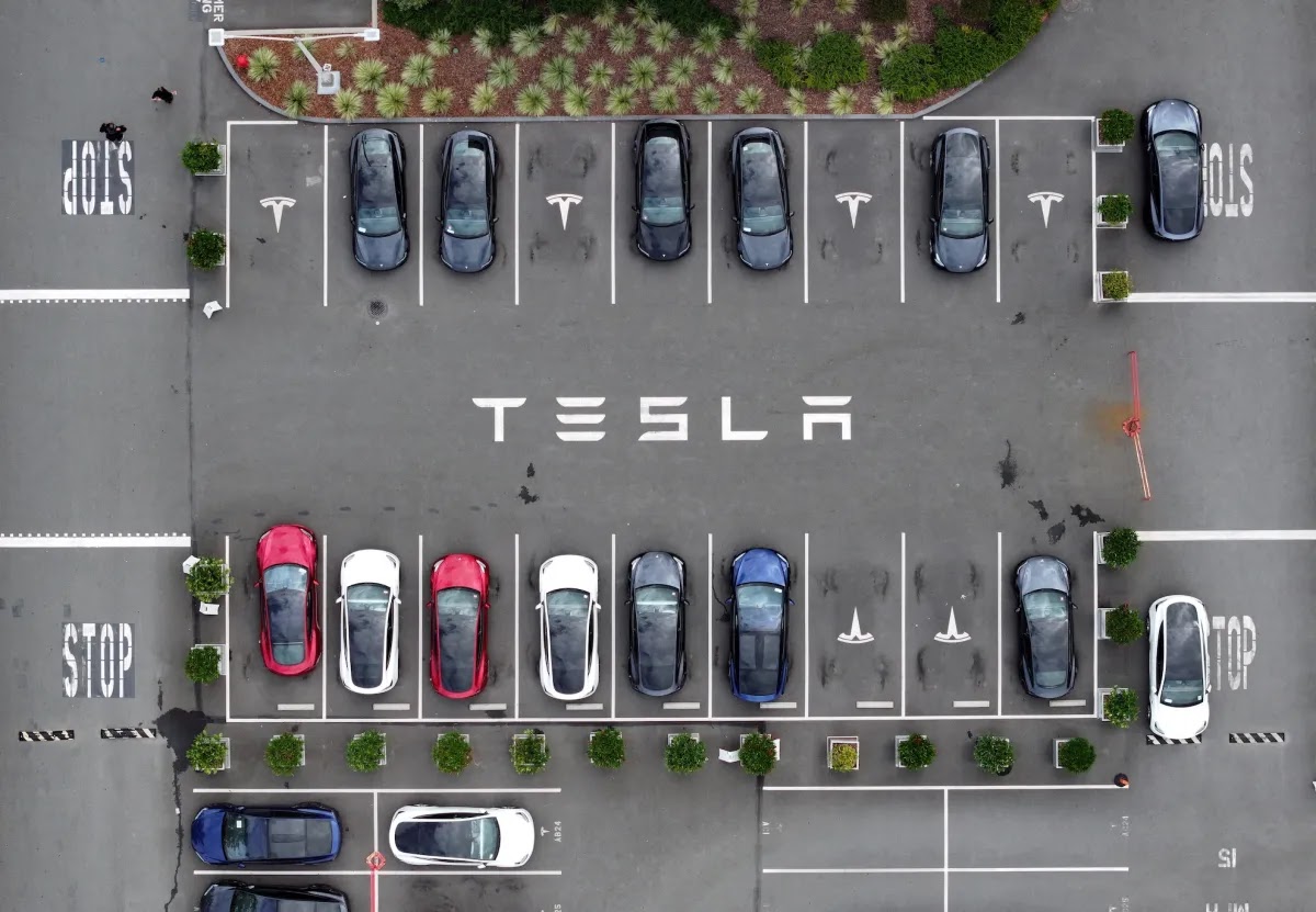Tesla Annual Sales Decline 9% as it’s Overtaken By BYD as Global EV Leader 1 blogger image F035fSuHVL