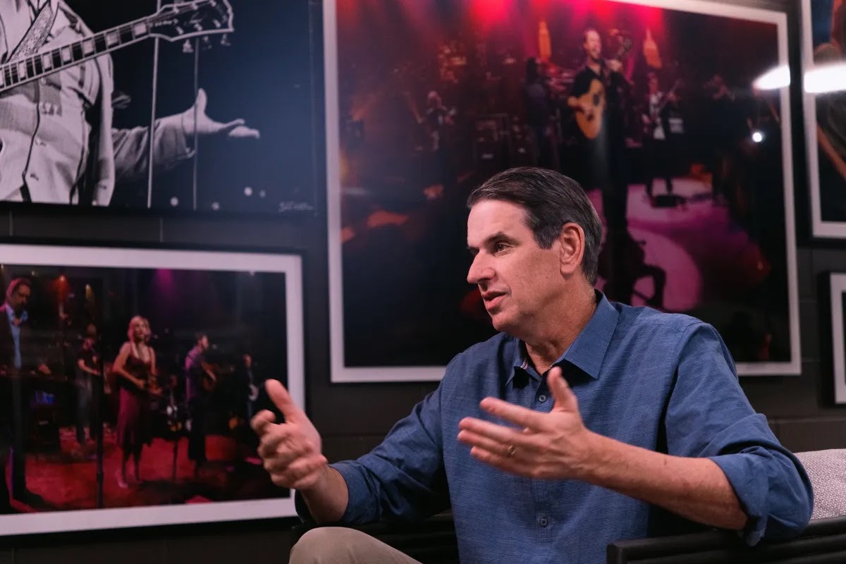Bill Gurley Says That Right Now, The Worst Thing You Can Do For Your Career Is Play It Safe 1 blogger image 9rzqNLyiQn