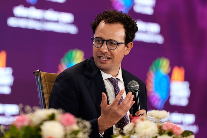 Anthropic Shrugs Off VC Funding Offers Valuing It At $800B+, For Now 1 Dario Amodei Anthropic 1