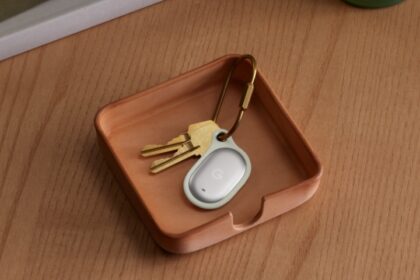Google Pixel Tag next to keys and a bag in a hands-on display